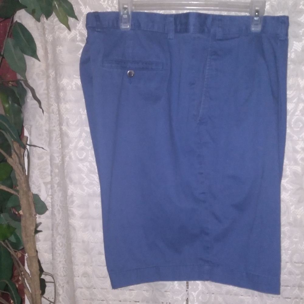 ROUNDTREE & YORKE CASUAL SHORTS